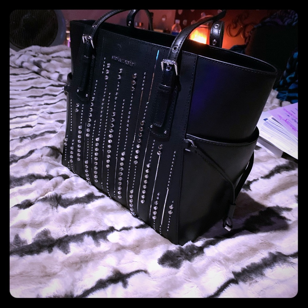 SOLD ON ANOTHER SITE....NWT MICHAEL KORS TOTE